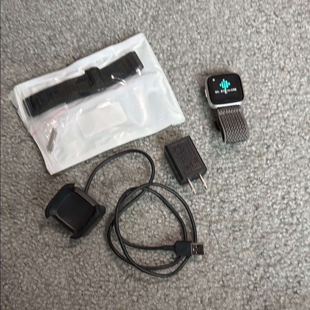 Fitbit Versa Lite - image 1